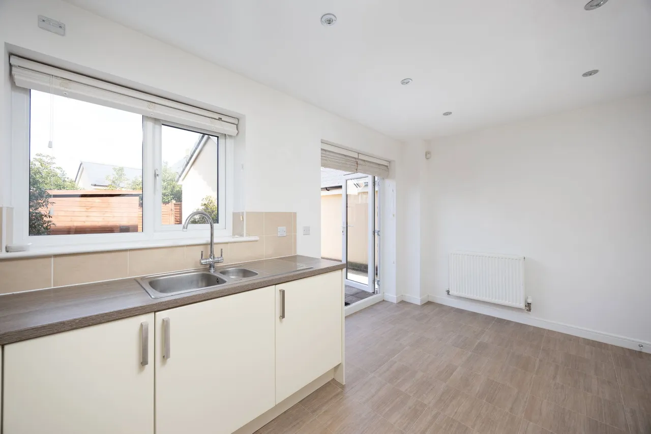 Sandown Crescent, Corsham, SN13, photo 9