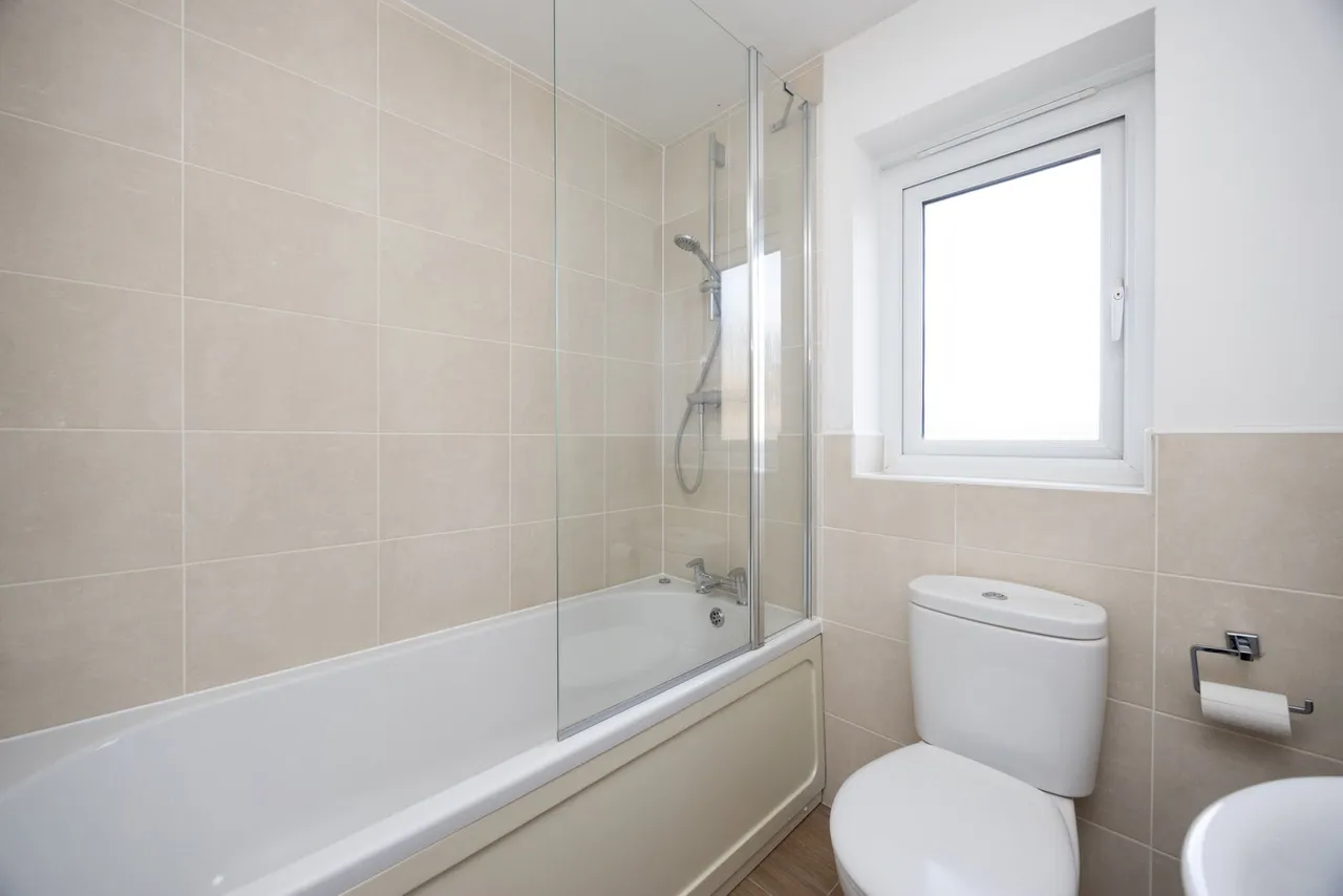 Sandown Crescent, Corsham, SN13, photo 17