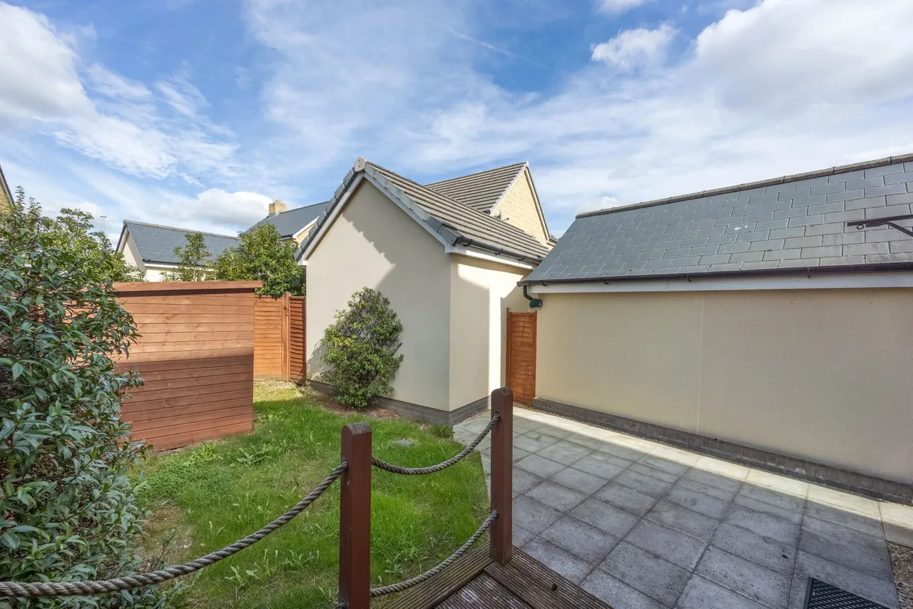 Sandown Crescent, Corsham, SN13, photo 2