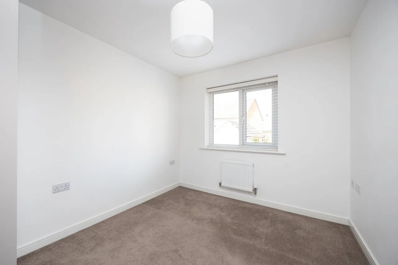 Sandown Crescent, Corsham, SN13, photo 15