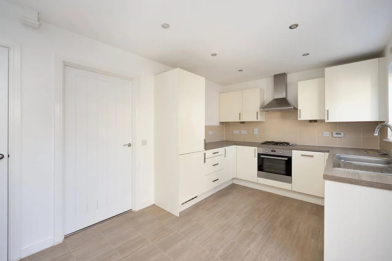 Sandown Crescent, Corsham, SN13, photo 8