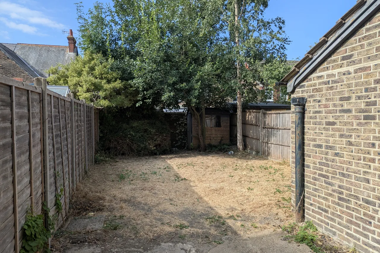 Cambridge Road, Horsham, RH13, photo 6