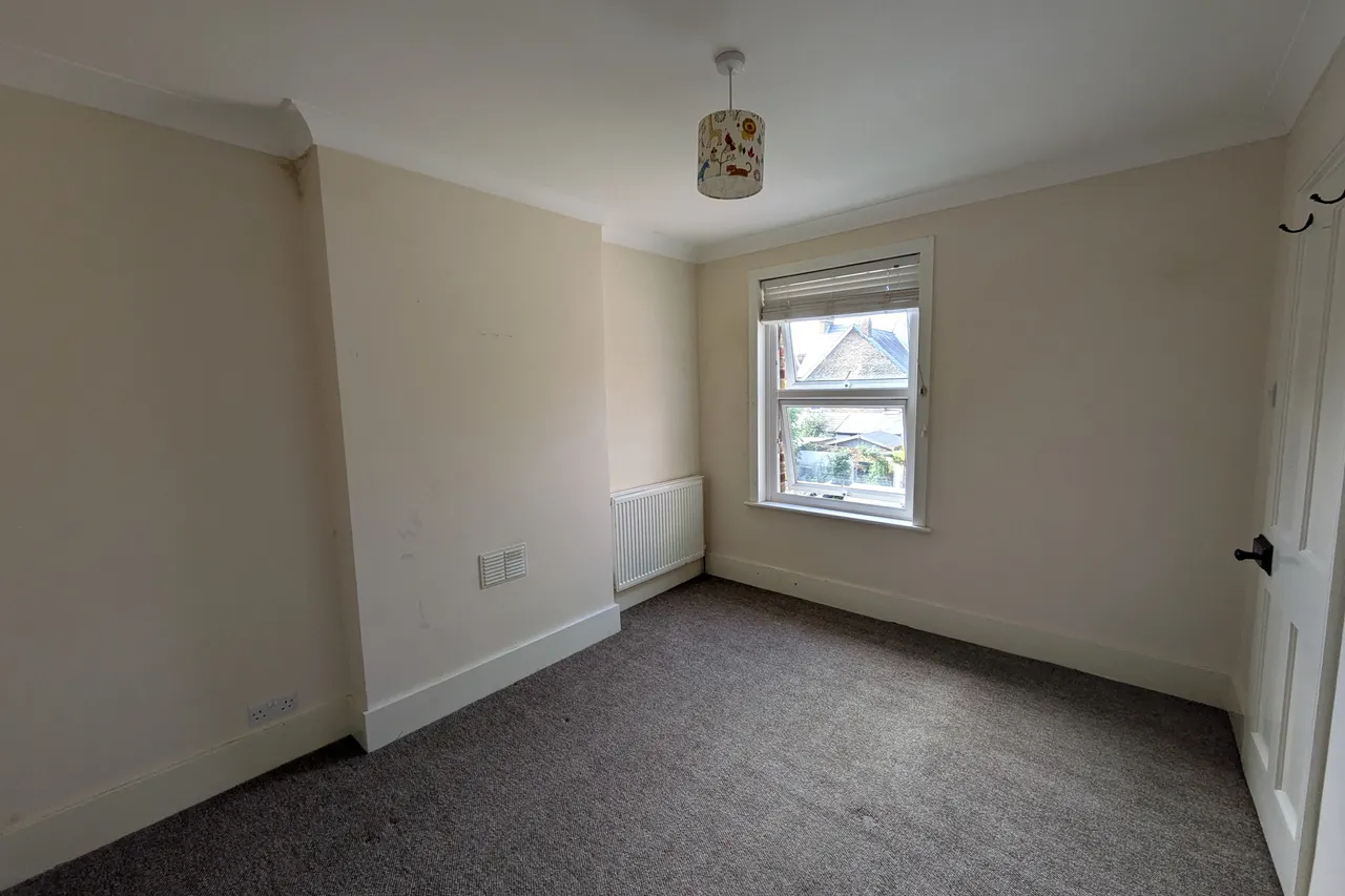 Cambridge Road, Horsham, RH13, photo 9