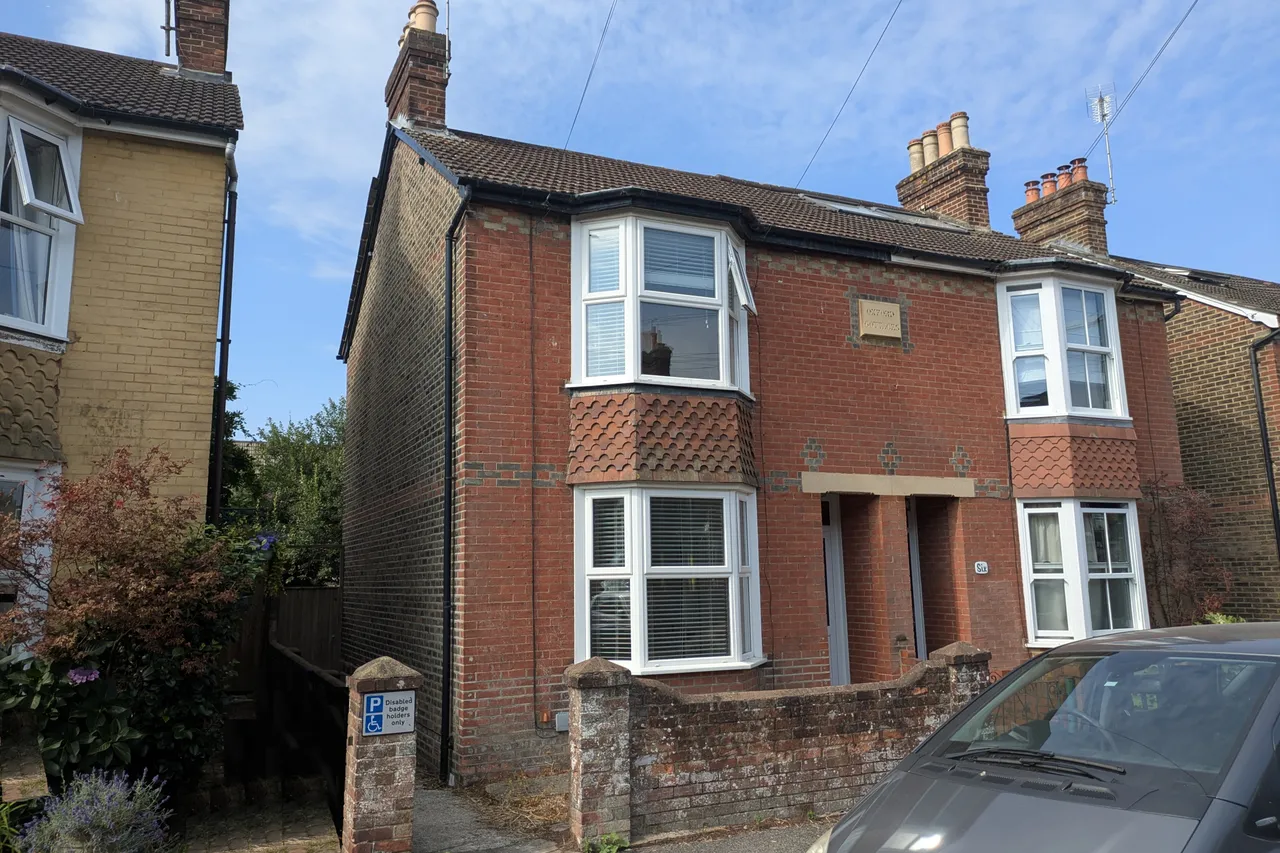 3 bed house for sale — Cambridge Road, Horsham, RH13