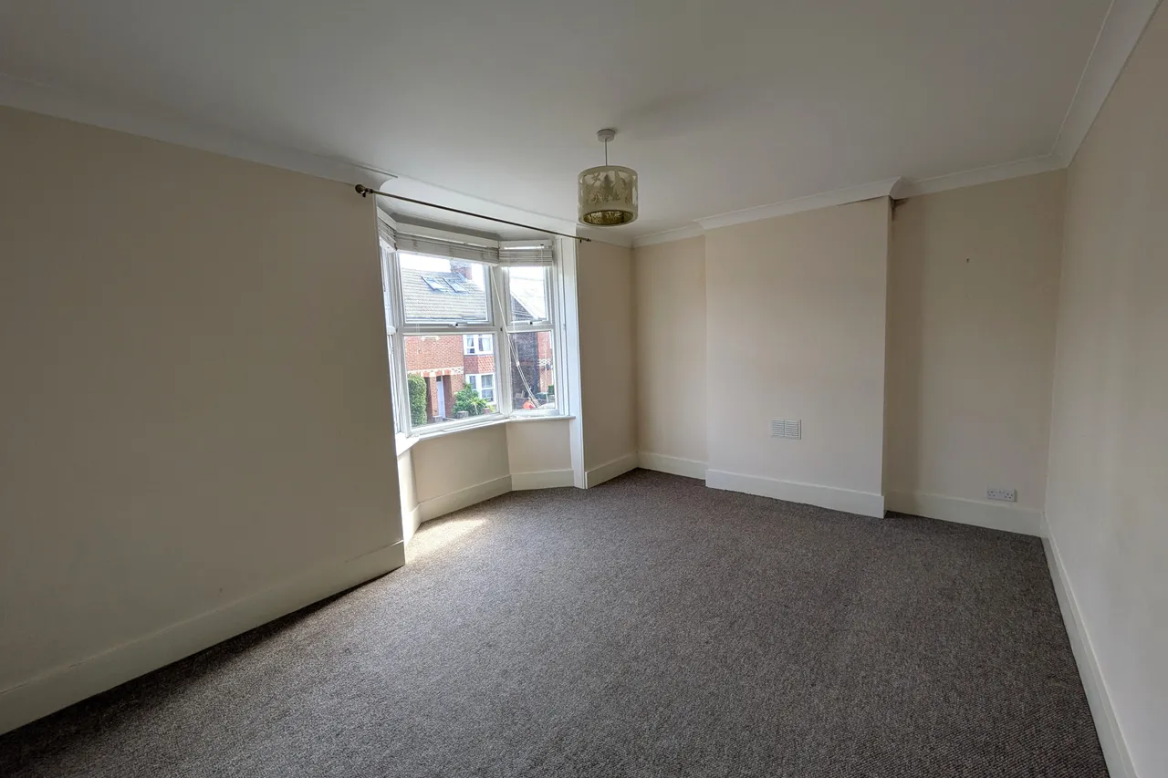 Cambridge Road, Horsham, RH13, photo 4