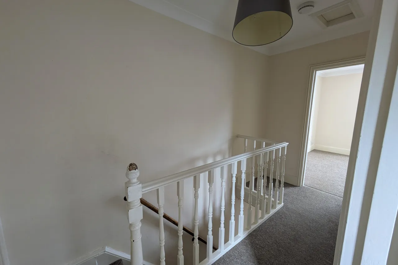 Cambridge Road, Horsham, RH13, photo 5
