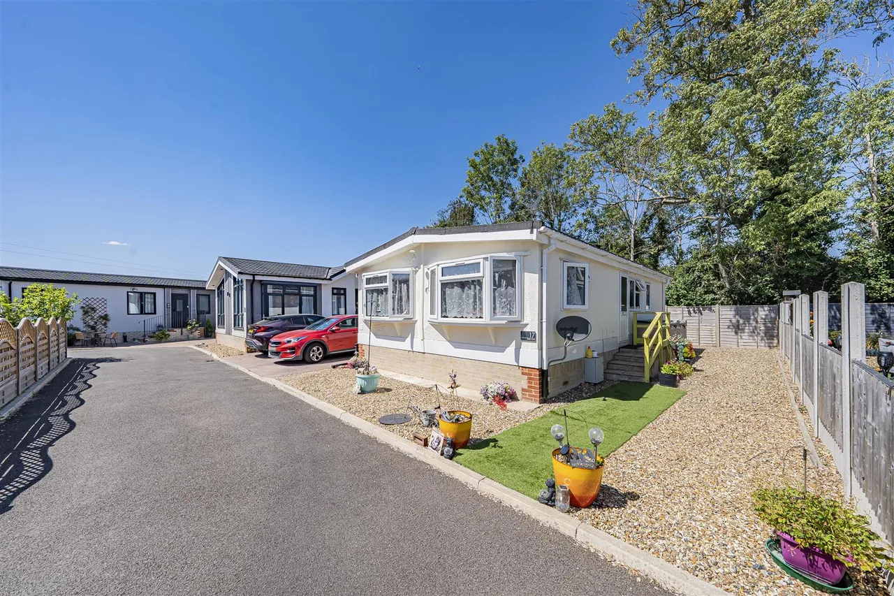 2 bed property for sale — Cranbourne Hall Park, Winkfield, Windsor, Berkshire, SL4 4UG