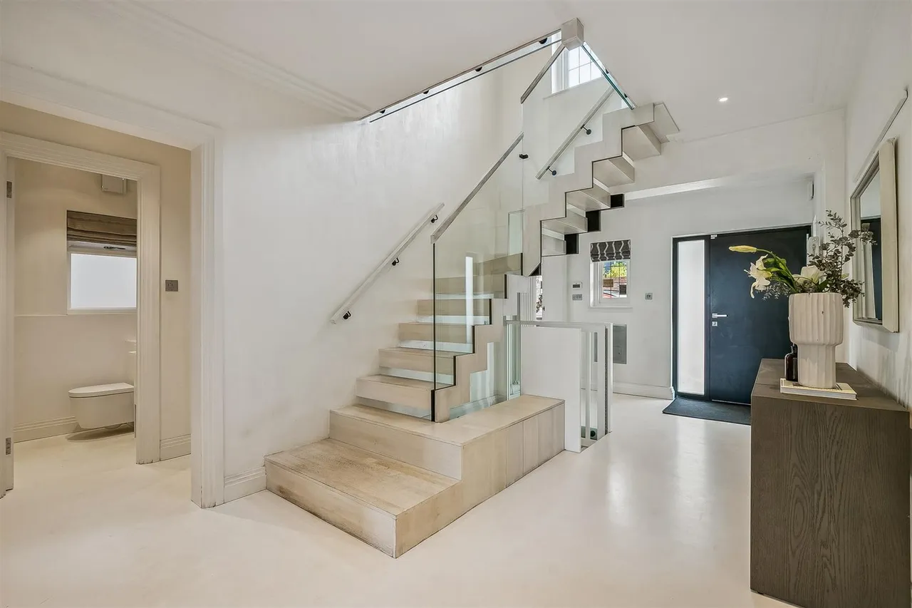 West Heath Road, Hampstead, NW3, photo 2