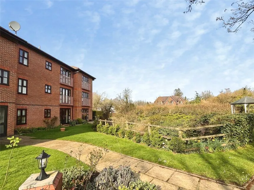 1 bed flat for sale, Overton, Basingstoke, RG25