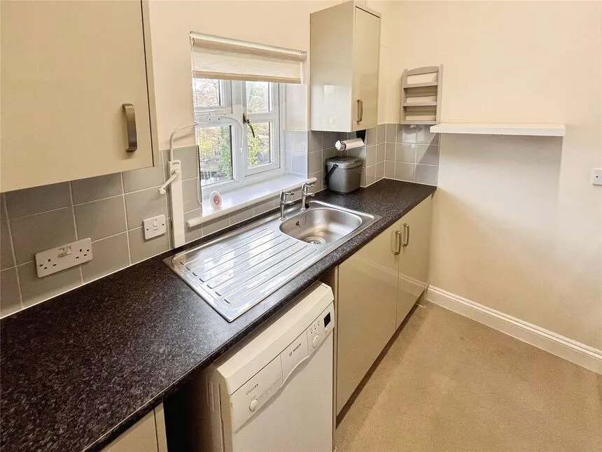 Overton, Basingstoke, RG25, photo 5