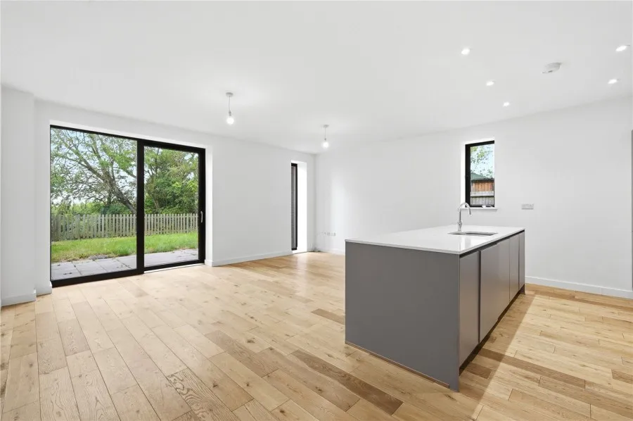 with 4 bedrooms in Harlow, CM17, photo 2