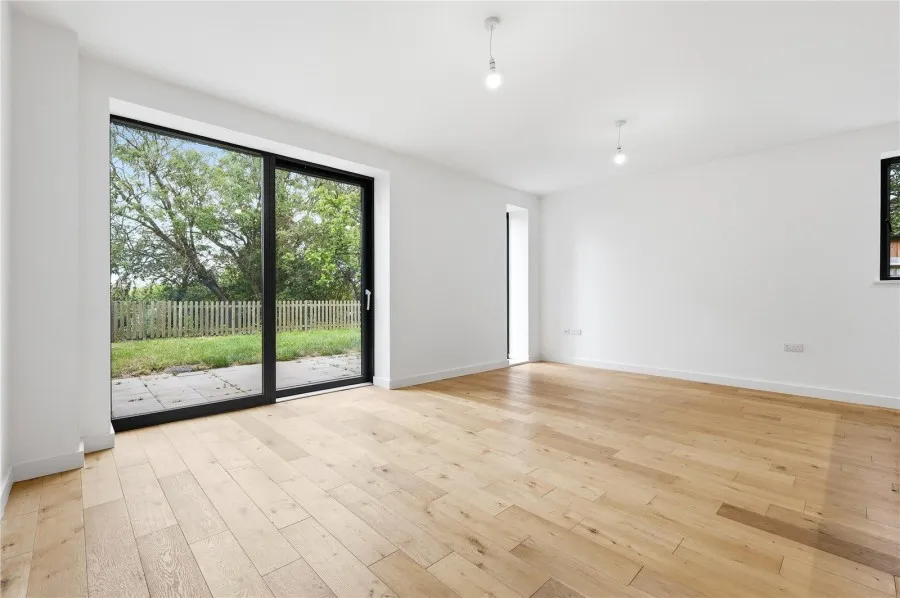 with 4 bedrooms in Harlow, CM17, photo 5