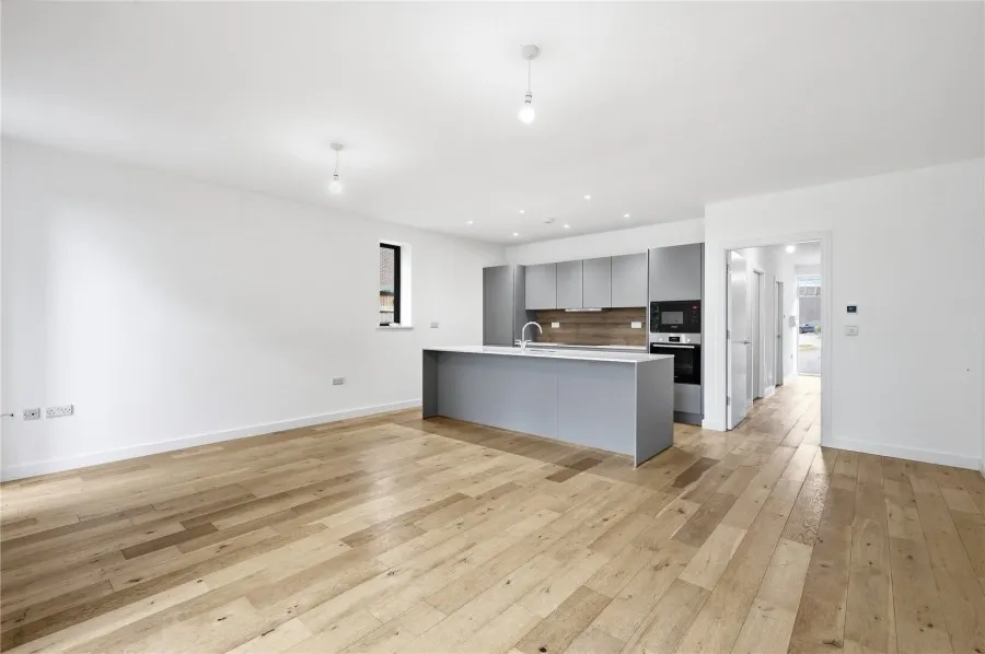 with 4 bedrooms in Harlow, CM17, photo 10