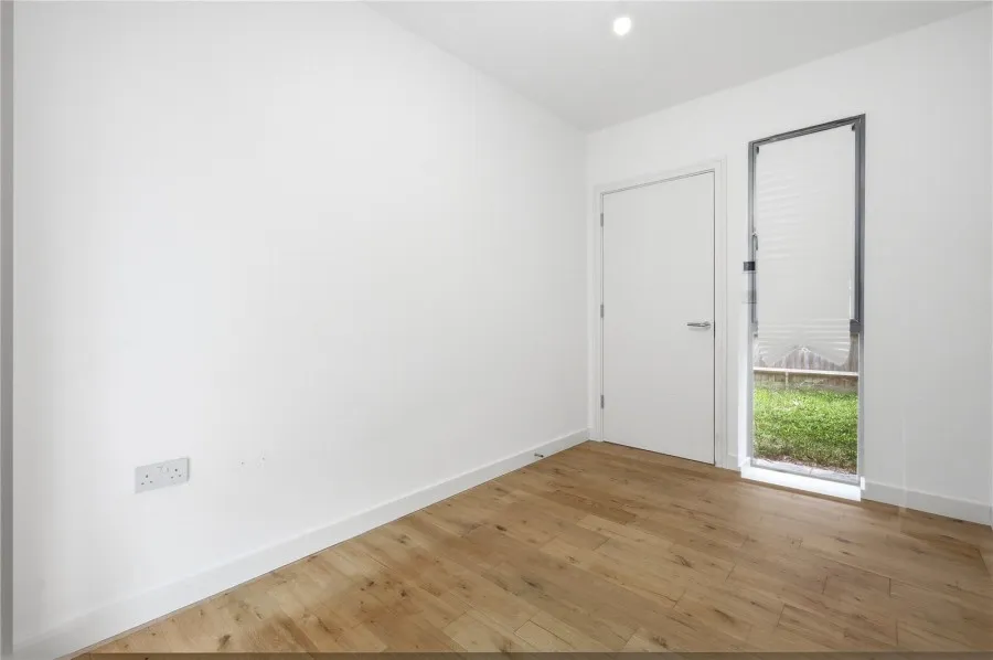 with 4 bedrooms in Harlow, CM17, photo 9