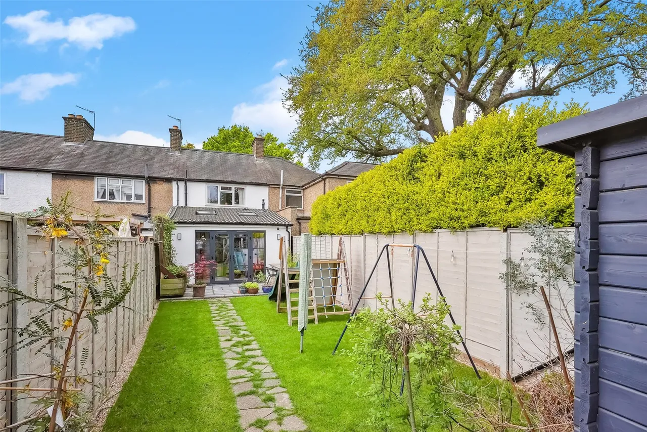 Hanworth Road, Hampton, TW12 3EY, photo 2
