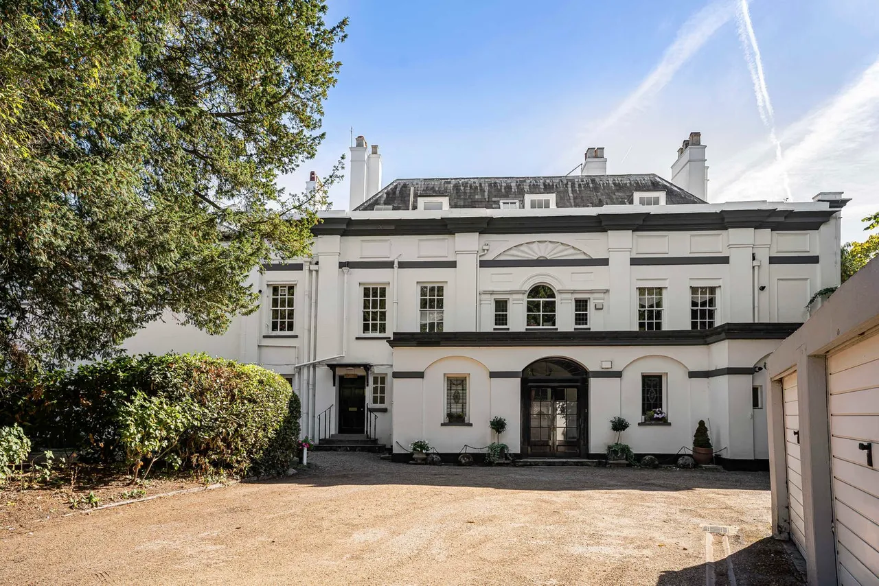 2 bed flat for sale, Middle Hill, Egham, TW20