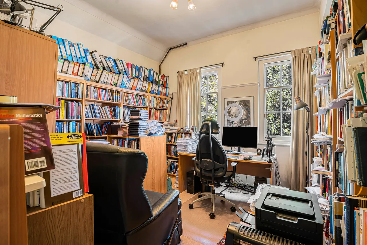 Middle Hill, Egham, TW20, photo 5