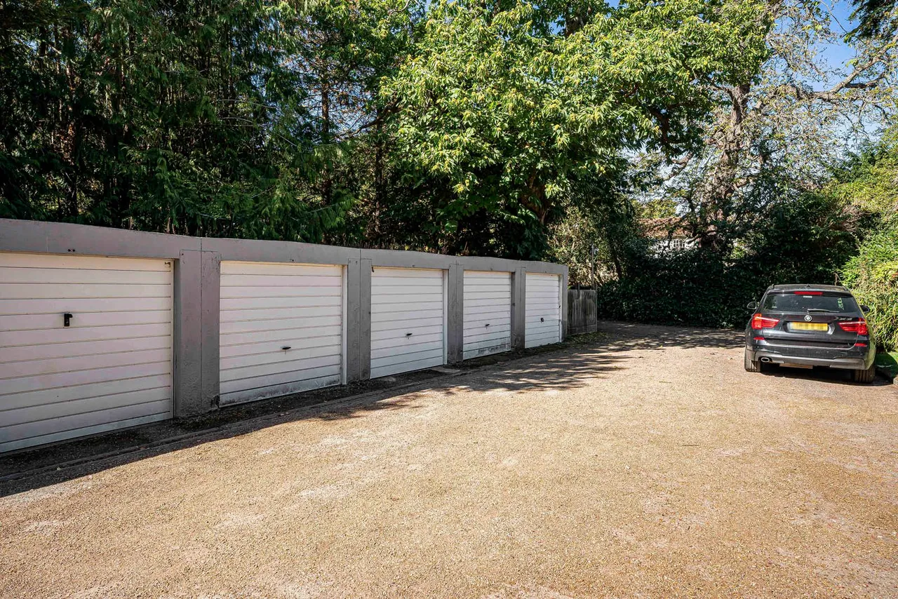 Middle Hill, Egham, TW20, photo 22