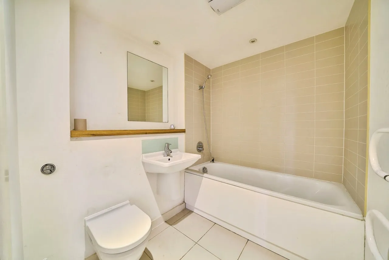 High Street, LONDON, London, E15, photo 12