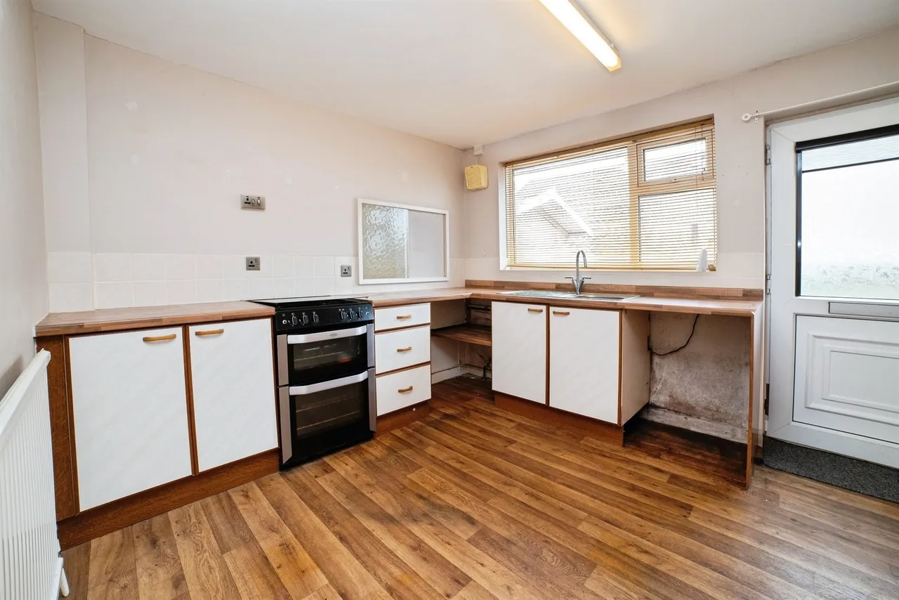 Lake Avenue, Loscoe, DE75, photo 12