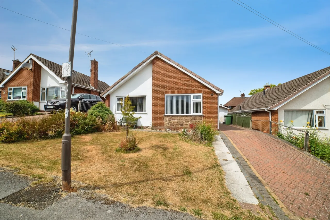 2 bed house for sale, Lake Avenue, Loscoe, DE75