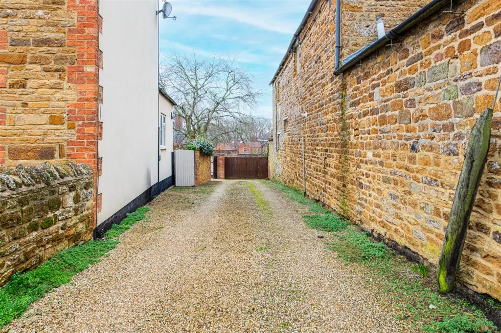 Old Road, Scaldwell, photo 35