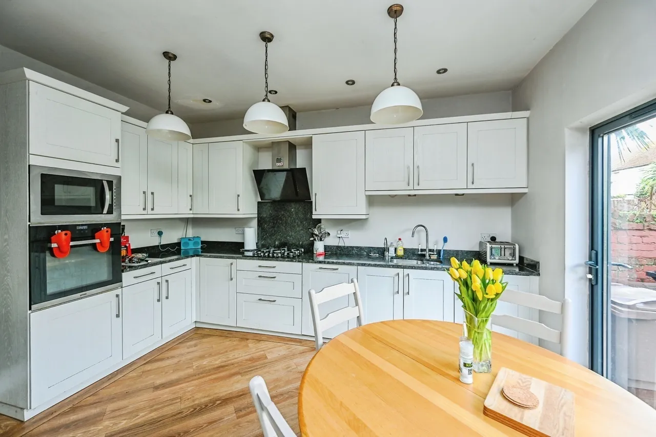 Kingsway, Waterloo, L22, photo 3