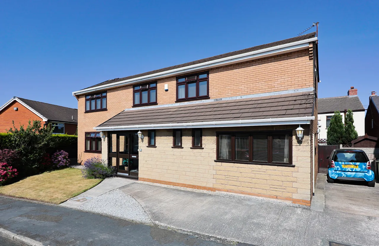 4 bed house for sale, Bleakledge Grove, Hindley