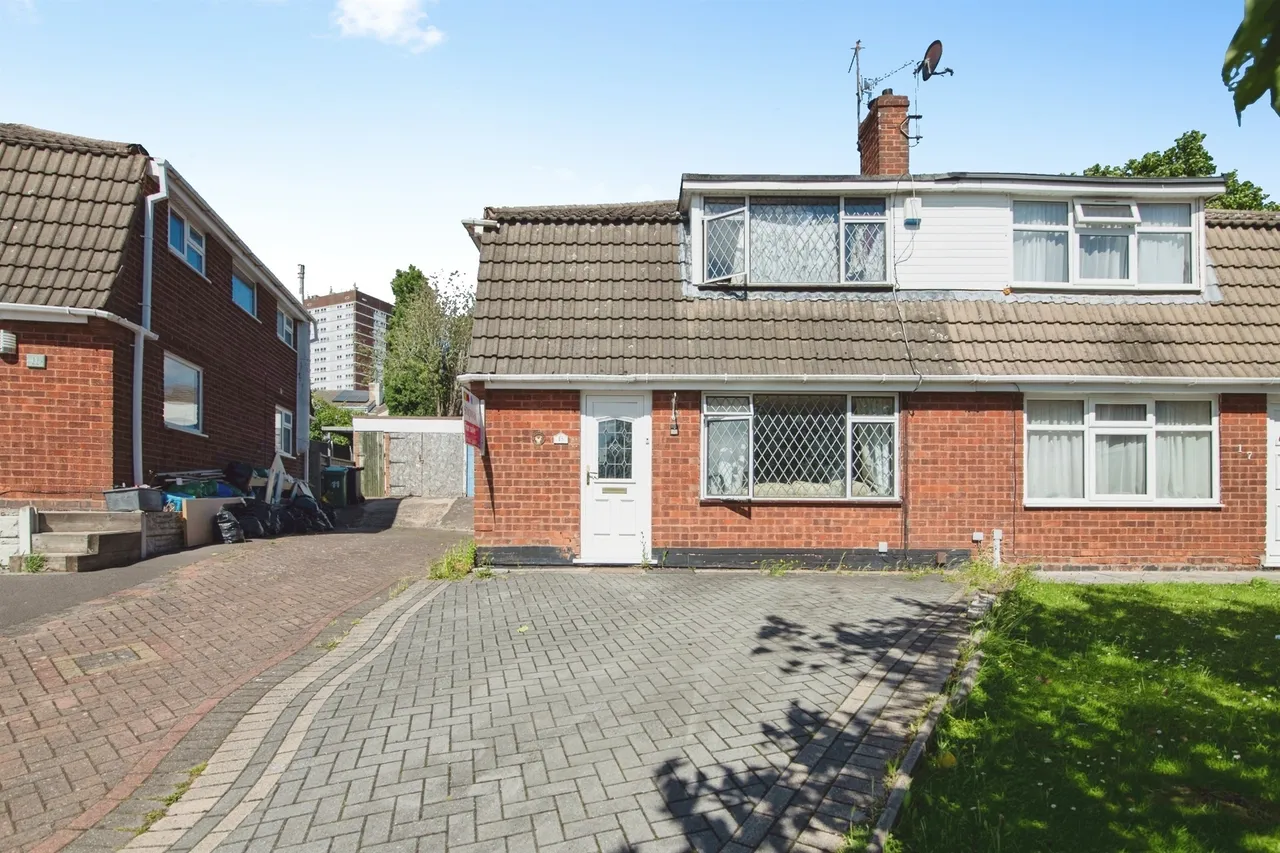 4 bed house for sale — Mayfair Close, Dudley