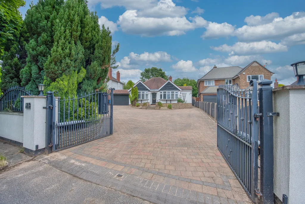 3 bed house for sale, Walsall Road, Great Wyrley, WS6