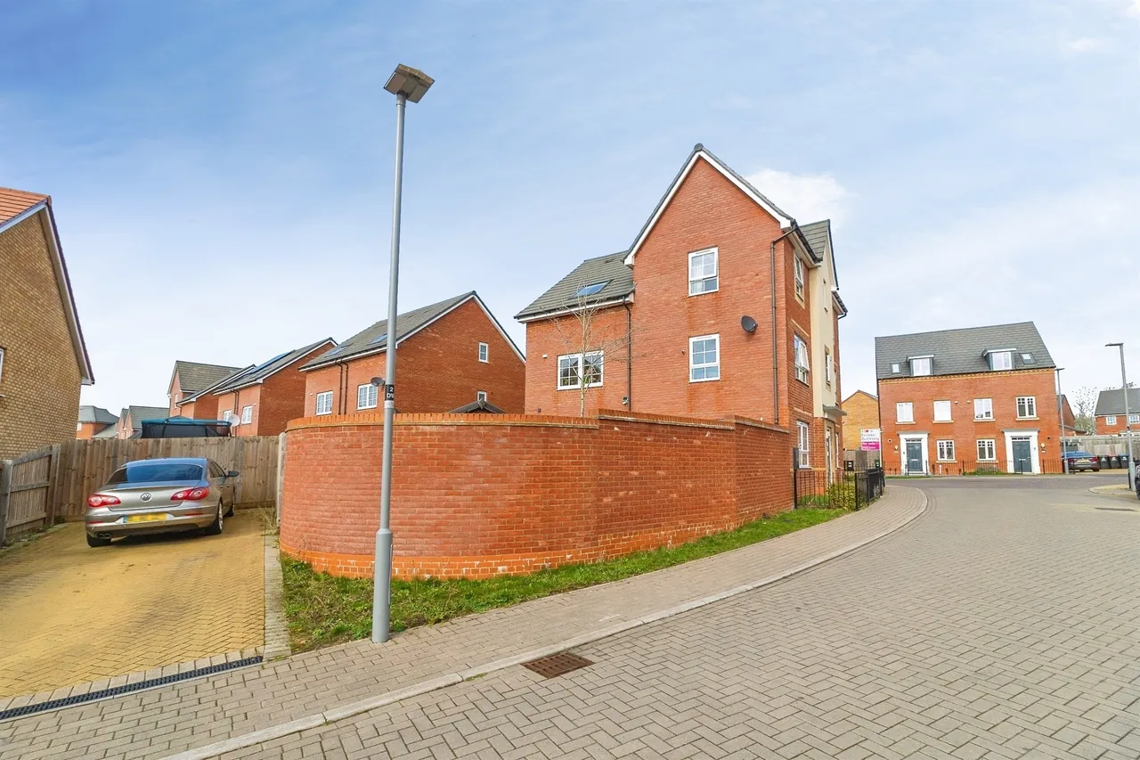 Diana Way, Fairfields, MK11, photo 19