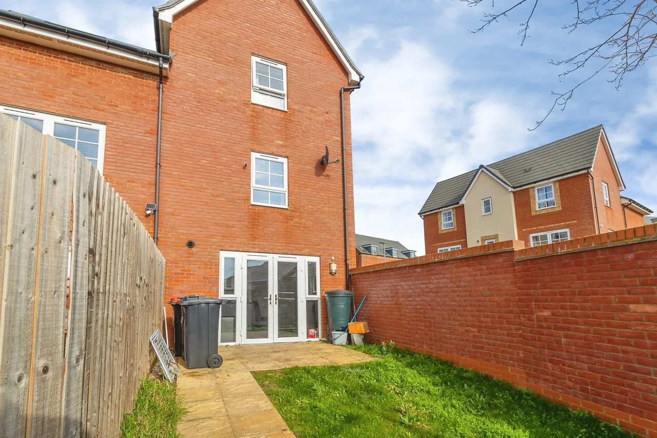 Diana Way, Fairfields, MK11, photo 18