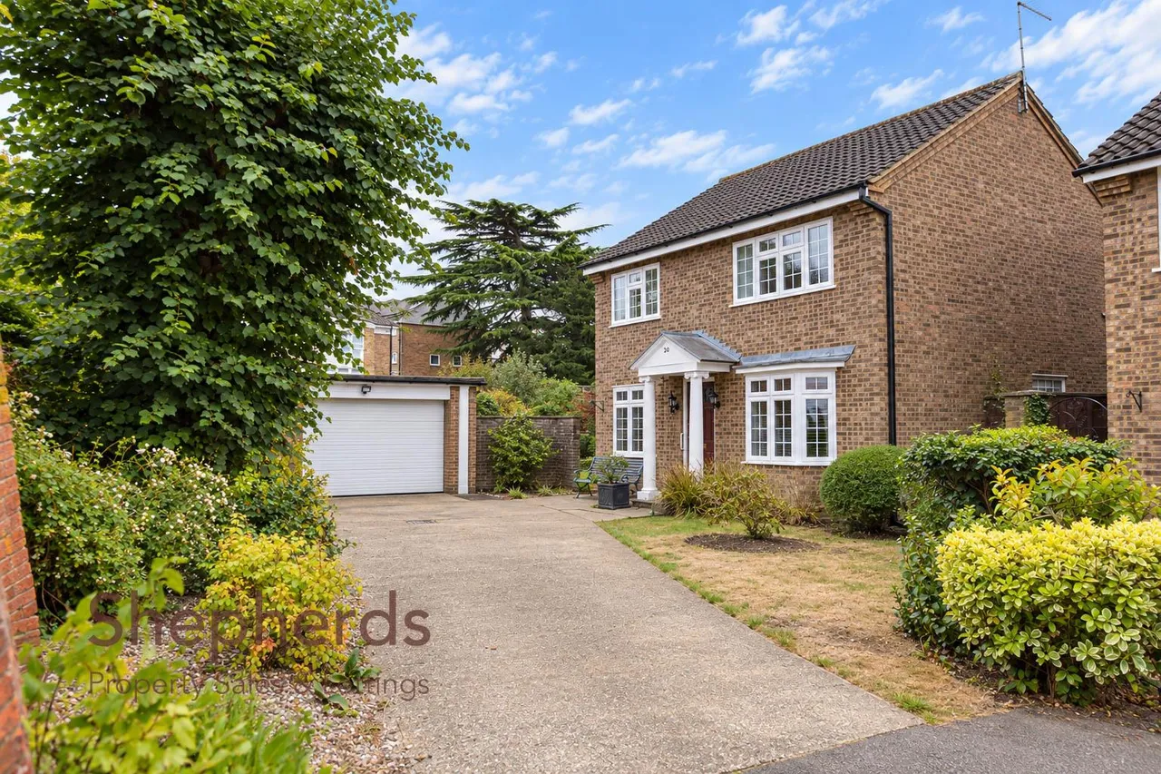 4 bed house for sale, Taylors Avenue, Hoddesdon, EN11