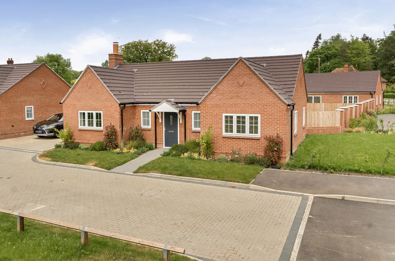 Orchard Way, Bramley, Tadley, Hampshire, RG26 5WW, photo 2