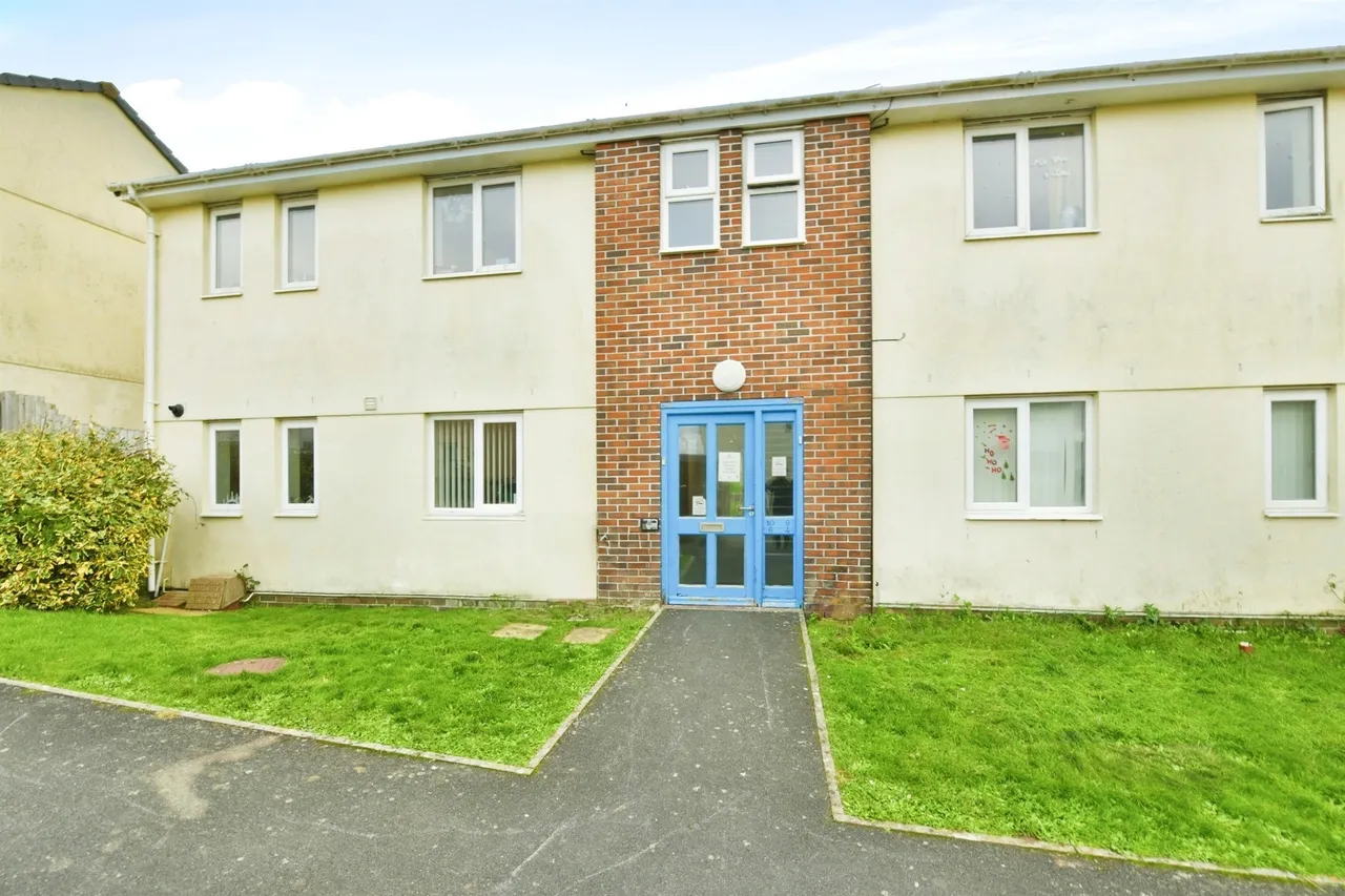 2 bed flat for sale — Beaufort Close, Plymouth