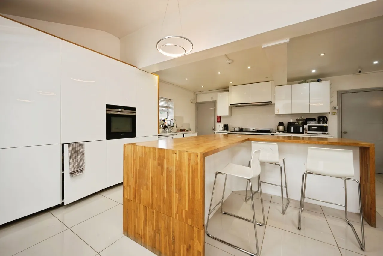 Black Swan Lane, Luton, Bedfordshire, LU3, photo 4