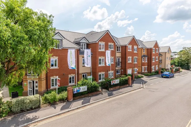 1 bed flat to rent — Churchfield Road, Walton-On-Thames KT12 2FR