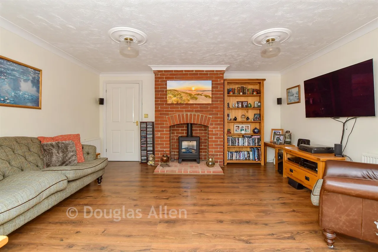 Royal Oak Chase, Laindon, SS15, photo 9