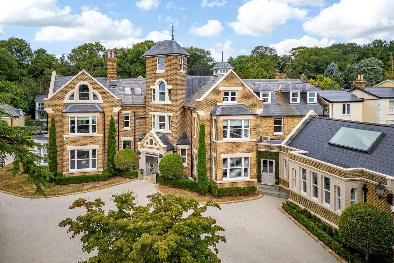 10 bed house for sale, Theydon Road, CM16