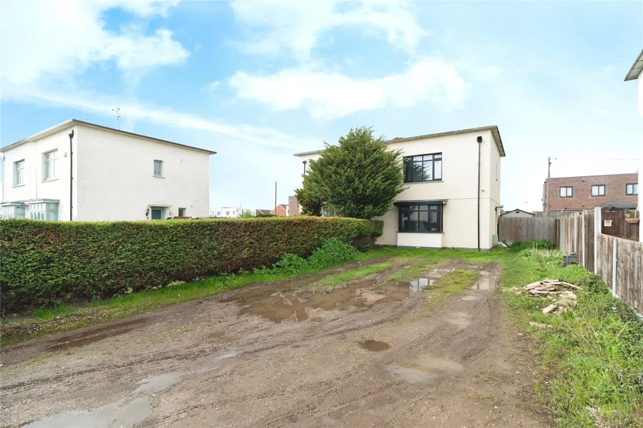 3 bed house for sale — Bata Avenue, East Tilbury, Tilbury, Essex, RM18