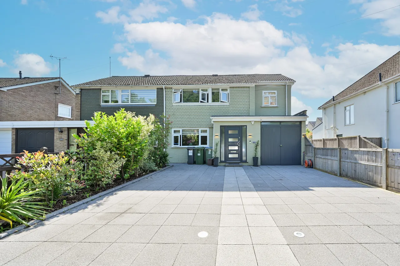 5 bed house for sale — 352 High Road, Watford