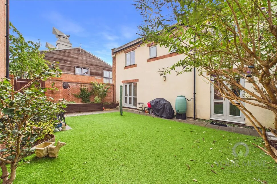 Mill Pond Drive, Upton, Northampton, NN5, photo 10
