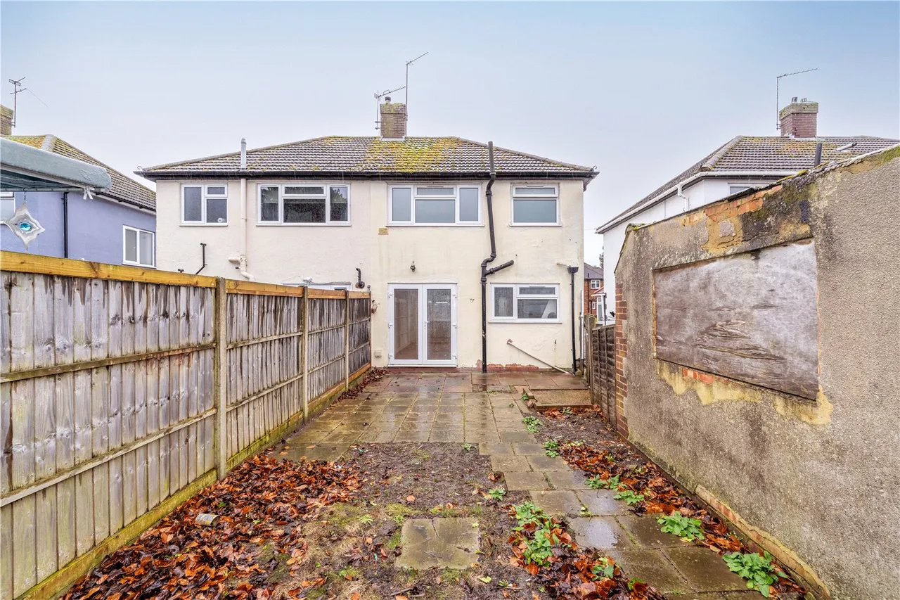 Green Lane, Hanworth, TW13 6TN, photo 2
