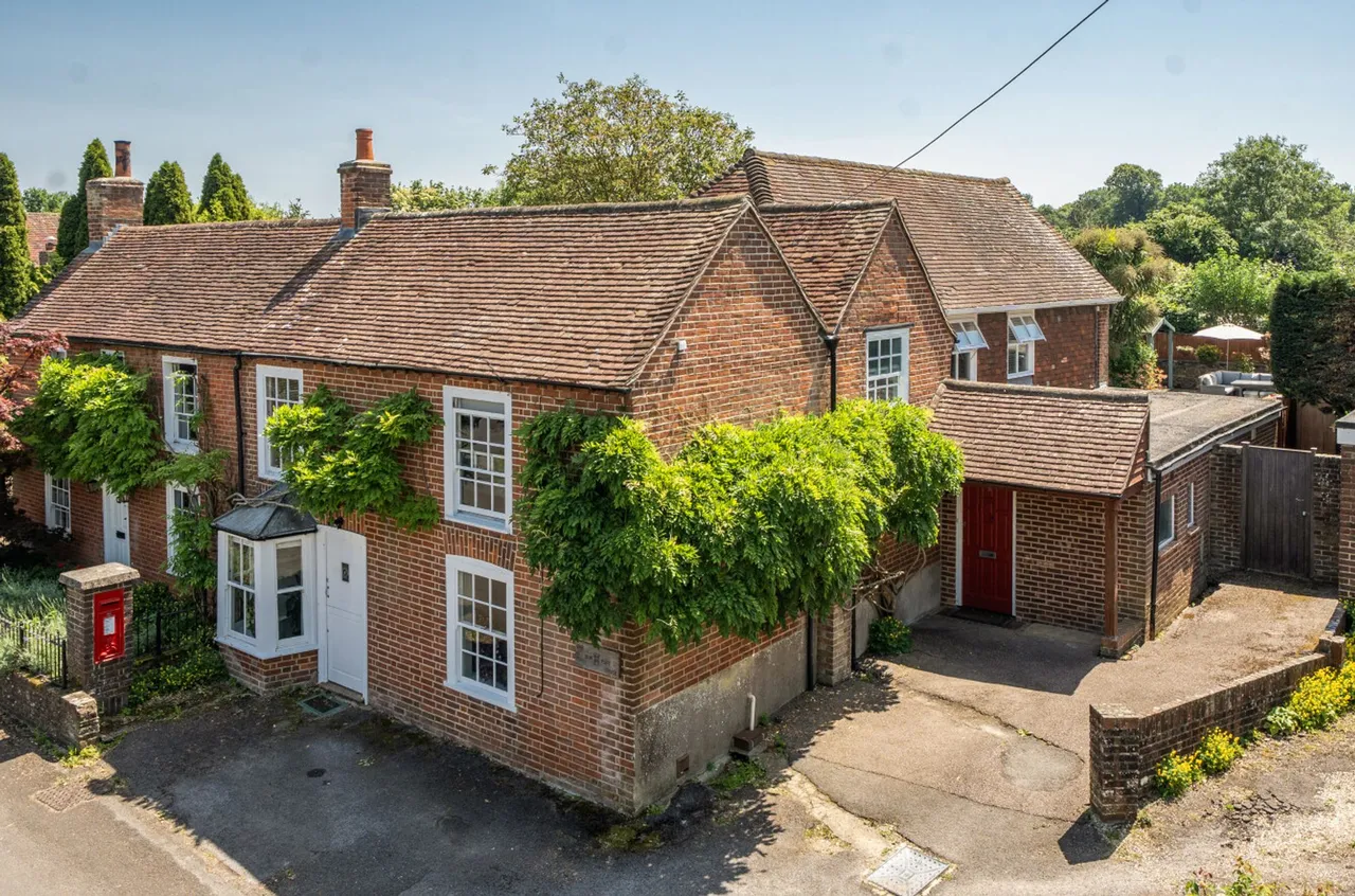 4 bed property for sale, Post Office Lane, North Mundham, PO20
