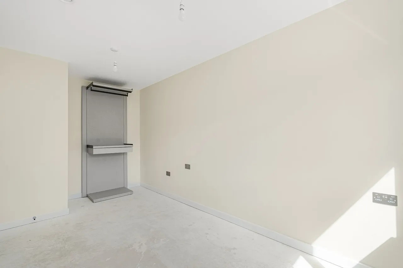 Warwick Road, London, W5, photo 13
