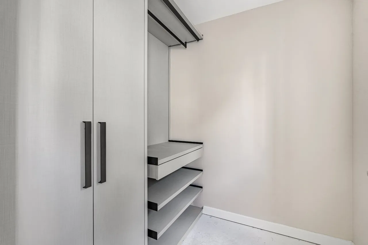 Warwick Road, London, W5, photo 11