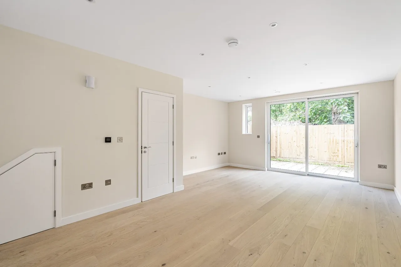 Warwick Road, London, W5, photo 7