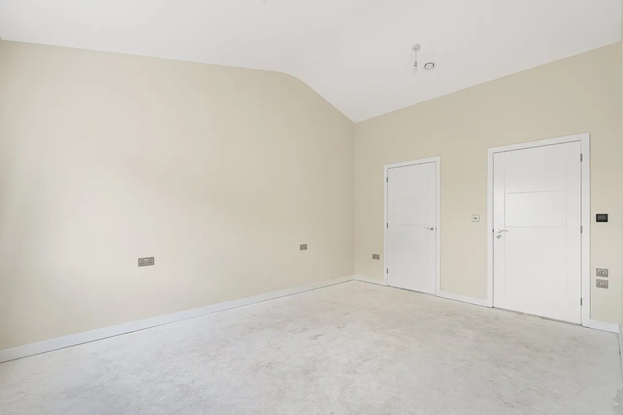 Warwick Road, London, W5, photo 9