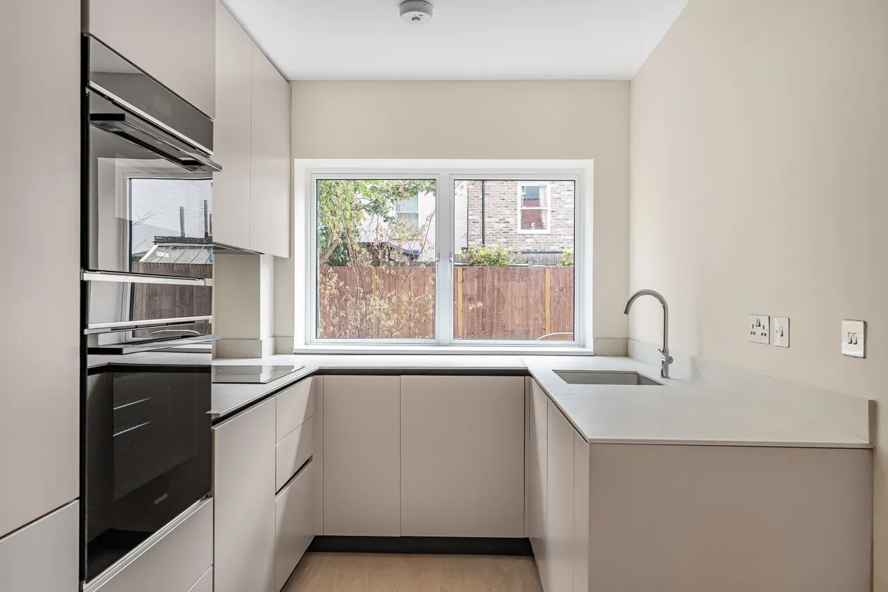 Warwick Road, London, W5, photo 6