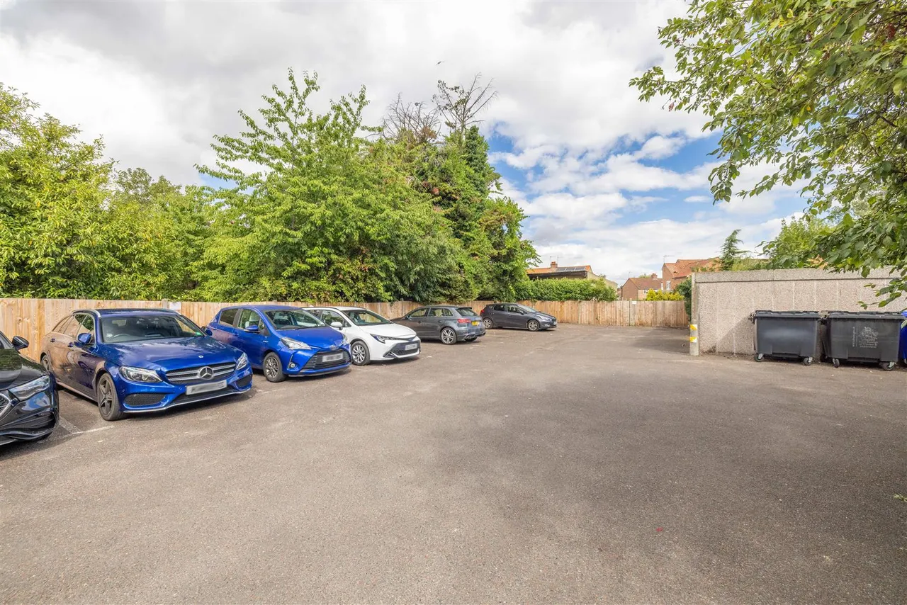 Dedworth Road, Windsor, SL4 5BH, photo 9